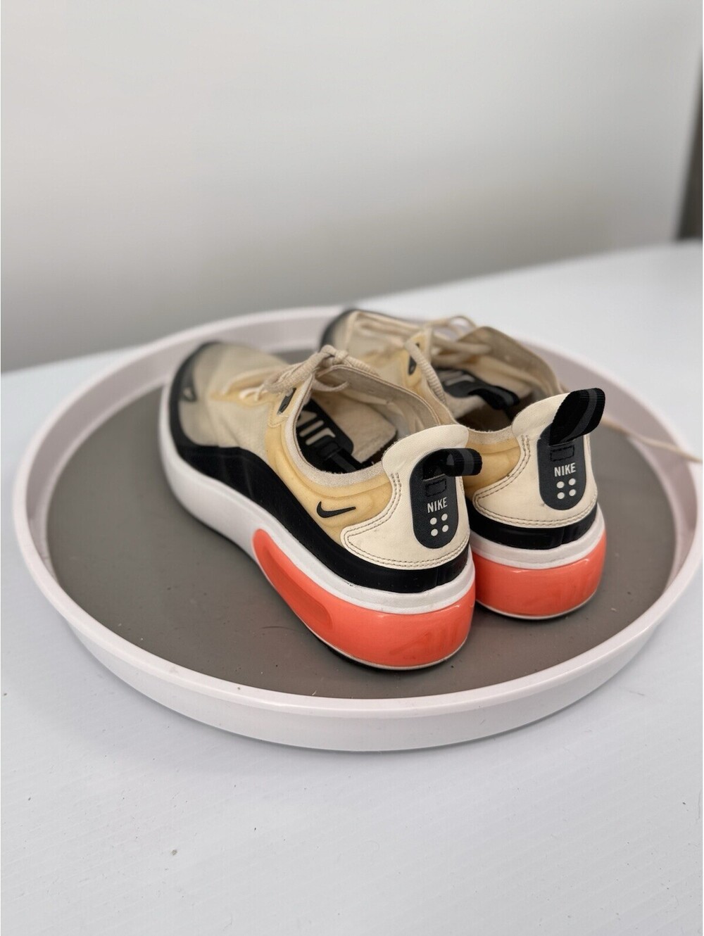 Nike Air Max Dia SE Pale Ivory Black Orange AR7410-101 Womens size 9 Running